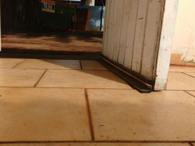 Na Brilhante, chuva invade casas e danifica estoque de cimento  