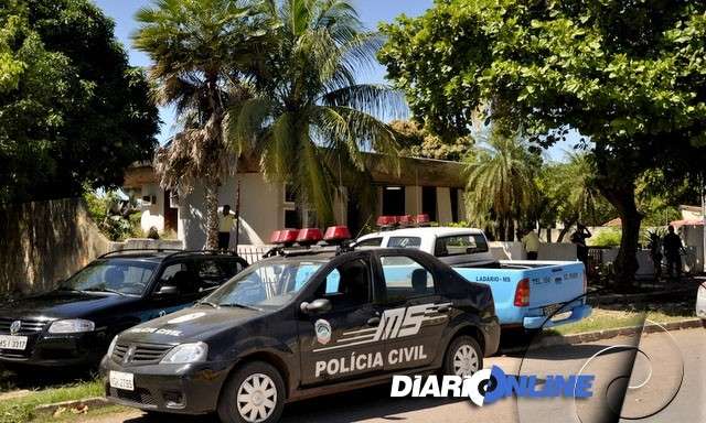 Caminhoneiro &eacute; morto com um tiro e encontrado nu em sede de ONG