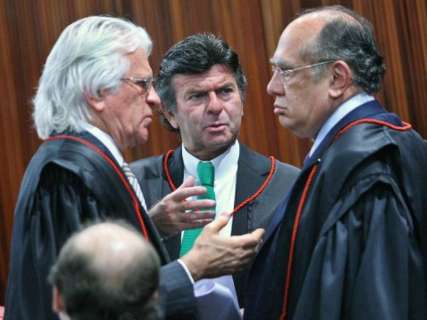 Por 4 a 3, ministros do TSE absolvem chapa presidencial Dilma-Temer