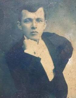 Em 1913, Paschoal Santullo, quando à época era ator no Uruguai. 