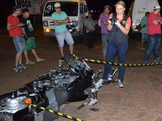 Motociclista Passa No Sinal Vermelho E Morre Ao Ser Atingido Por Carro