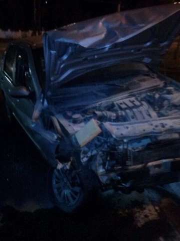 Motorista &quot;fura&quot; sinal vermelho e atinge dois carros na avenida Cal&oacute;geras