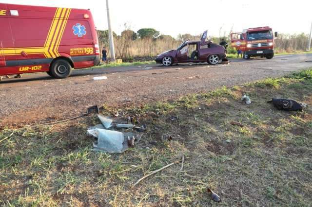 Em menos de 5 km, 2º carro capota e motorista abandona passageira ferida