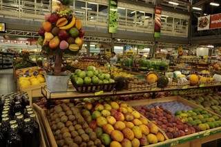 Frutas mais consumidas pelo campo-grandense tiveram alta nos preços (Foto: Cleber Gellio)