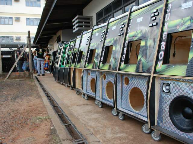 Três policiais são presos por envolvimento com jogo de azar