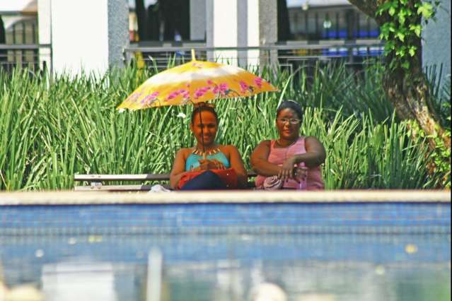 Apesar de previsão de chuva, sensação térmica ultrapassa os 45°C hoje