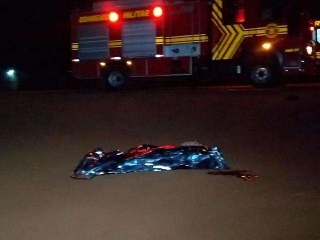 Motociclista tenta atravessar rodovia &eacute; atingido por carro e morre na BR-463 