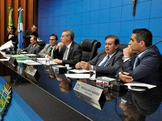Deputados durante sessão na Assembleia (Foto: Luciana Nassar/ALMS)