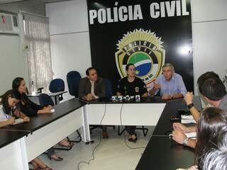 Em coletiva à imprensa, Detran e Polícia Civil explicaram que até analfabetos conseguiam CNH com ajuda da quadrilha.(Foto: Pedro Peralta)