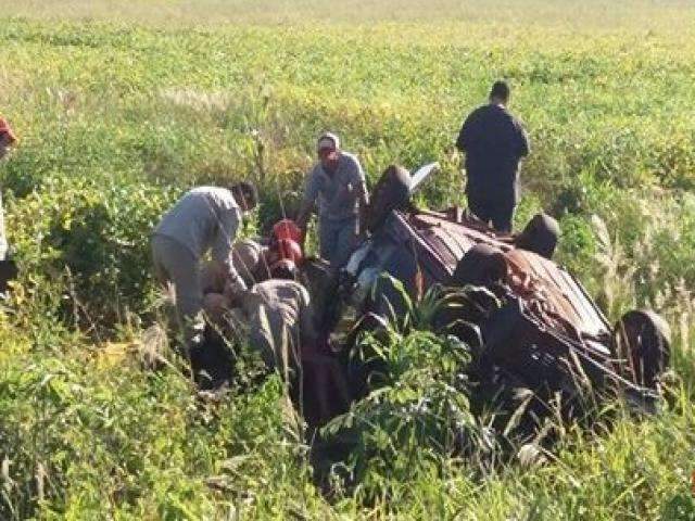 Um morre e adolescente &eacute; socorrida das ferragens 8h depois de acidente