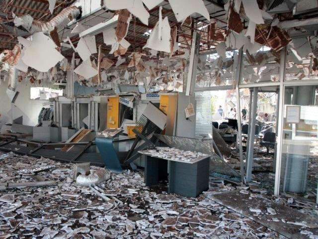 Em Sonora, explos&atilde;o foi em abril, mas at&eacute; hoje moradores est&atilde;o sem banco