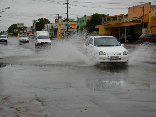  Chuva constante causa transtornos para passageiros do Aeroporto
