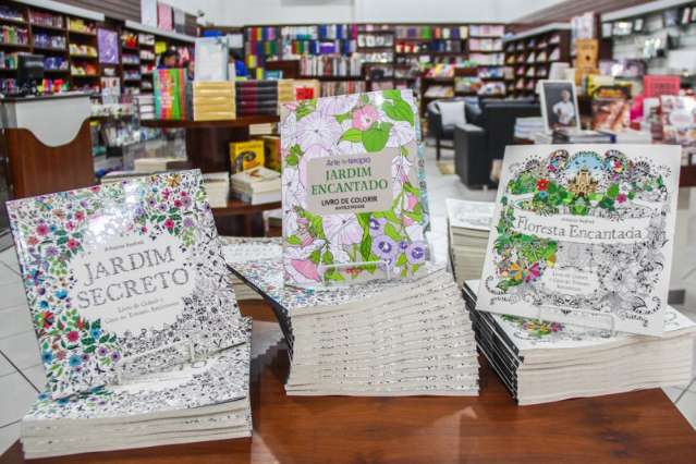 Sensa&ccedil;&atilde;o entre adultos, loja vende 1.500 livros para colorir em 7 dias