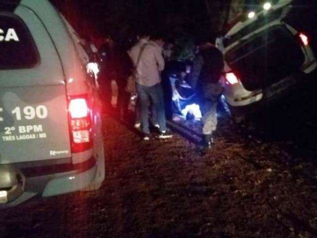 Suspeito morre em troca de tiros com a pol&iacute;cia ap&oacute;s roubo de resid&ecirc;ncia 