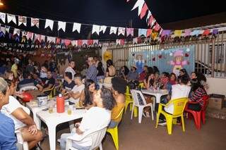 “Arraial da Rua Áurea” é realizado há dois anos pela vizinhança. (Foto: Kísie Ainoã)