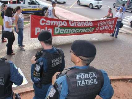 Pouca gente aparece para manifestar apoio a Dilma em Campo Grande