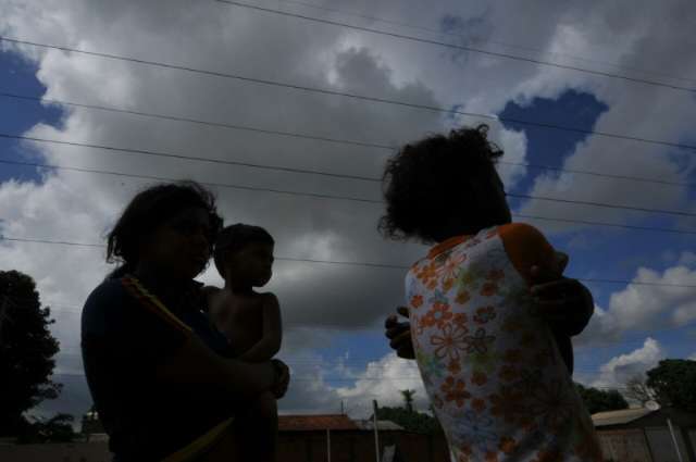Pela 1&ordf; vez em dois anos, prefeitura retira fam&iacute;lias de &aacute;rea invadida