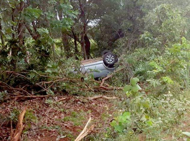 Condutor de 40 anos perde controle e carro capota na rodovia MS-345