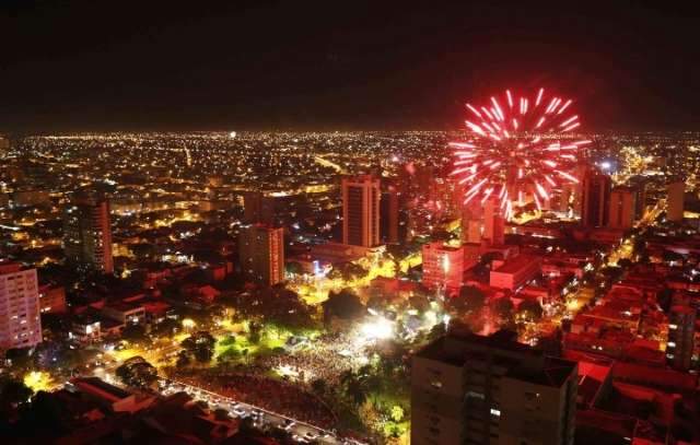 Mais de 5 mil prestigiam primeiro r&eacute;veillon da Pra&ccedil;a do R&aacute;dio
