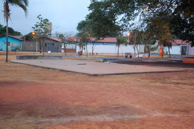  Por atraso em entrega de equipamentos, prefeitura adia entrega de academias