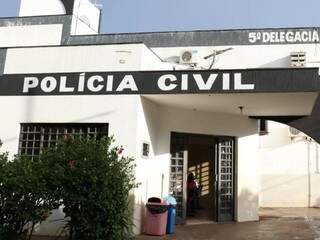 Crime foi registrado na Depac (Delegacia de Pronto Atendimento Comunitário), da vila Piratininga. (Foto: Henrique Kawaminami)