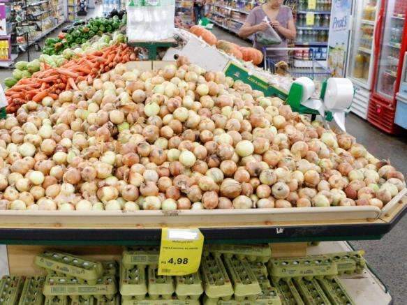 Mais barata em setembro, cesta b&aacute;sica varia 34%, mostra Procon