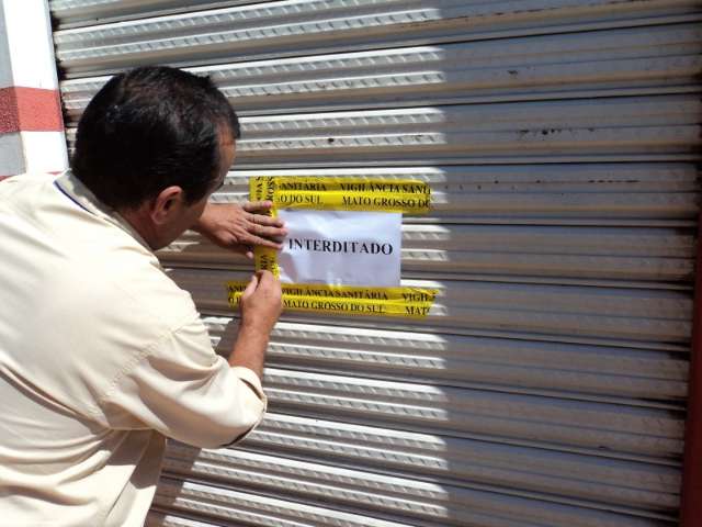 Vigil&acirc;ncia encontra rem&eacute;dio vencido e fecha duas das tr&ecirc;s farm&aacute;cias de Terenos