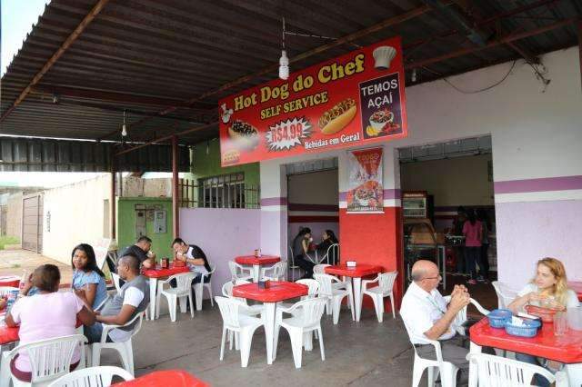 Pioneiro no estilo self service, Hot Dog do Chef é sucesso por apenas R$ 4,99