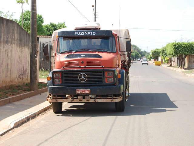  Motociclista fica em estado grave ap&oacute;s ser atingido por caminh&atilde;o 