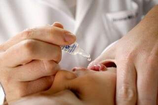 Pais podem ir aos postos até o fim do mês para imunizar os filhos