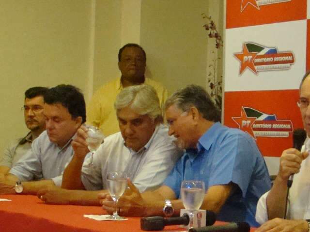  Zeca sela paz com Delc&iacute;dio e fala em chapa com Puccinelli para 2014