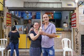 Há 15 anos, casal diz que largou a fotografia de casamentos para vender sorvetes no Centro. (Foto: Kísie Ainoã)