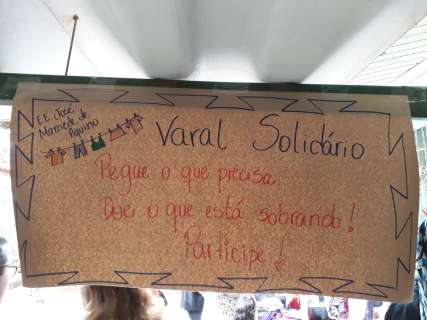 Em escola, Varal Solidário arrecada 200 agasalhos para a população carente