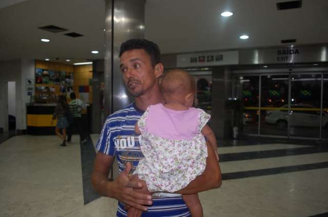 Homem e crian&ccedil;a mobilizam funcion&aacute;rios de aeroporto por mais de 5h