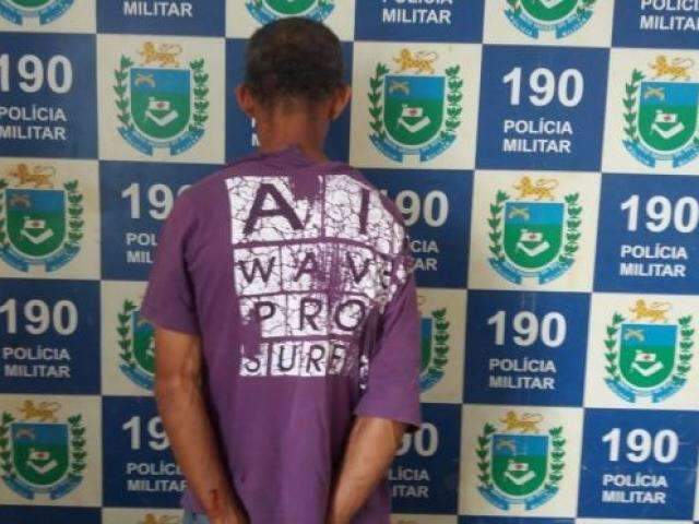 Na frente dos netos, homem tenta estuprar filha de 32 anos 