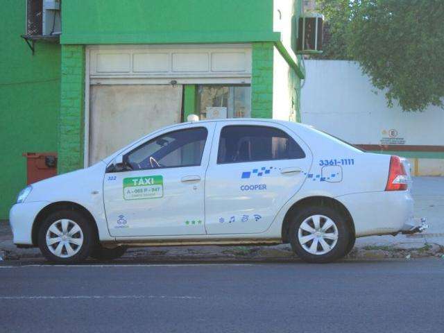 Homem assalta farm&aacute;cia, tenta fugir em t&aacute;xi, mas acaba preso 