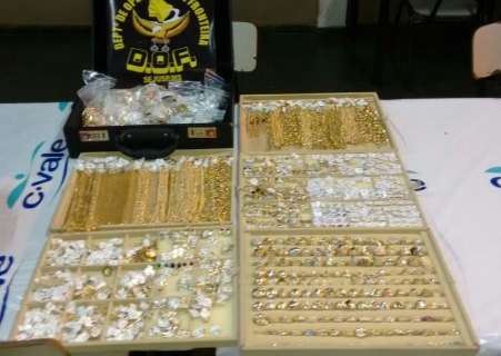 DOF apreende joias avaliadas em R$ 950 mil e empresa é multada por sonegação