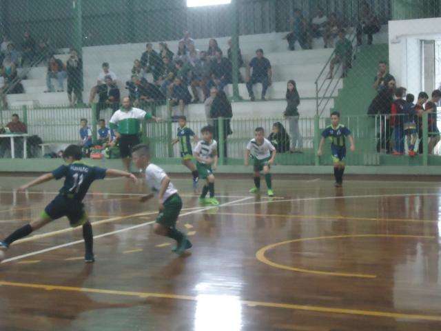 Com seis jogos na rodada, Pelezinho tem estreia e cl&aacute;ssico no sub 15