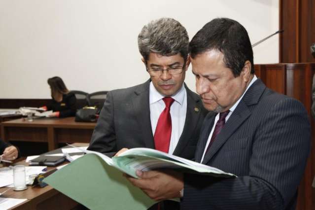 Deputados insistem em mudar projeto e adiam vota&ccedil;&atilde;o sobre alta de tributos