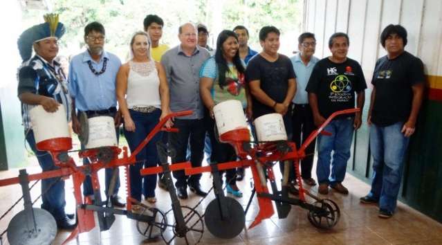 Programa prev&ecirc; entrega de sementes e combust&iacute;vel para 12 mil fam&iacute;lias ind&iacute;genas