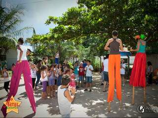 No bairro Tiradentes, Natal Encantado também levou alegria às crianças (Foto: divulgação)