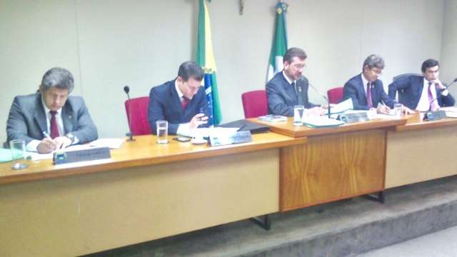 Impasse mant&eacute;m indefinido comando da CCJ na Assembleia Legislativa