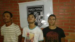 Trio é preso após roubar e agredir travestis. (Foto: Divulgação/PM)