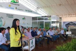Governadora em exercício, Rose Modesto, durante o Showtec em Maracaju. (Foto: Denilson Rodrigues/Divulgação)
