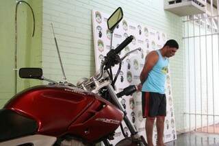 Otávio Cavalcante foi denunciado pelas digitais deixadas na moto furtada no início da sequência de crimes (Foto: Marcos Ermínio)