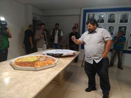 “Câmara virou uma grande pizzaria”, protesta autor de pedido de cassação
