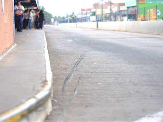  Condutor invade terminal de &ocirc;nibus e morre ap&oacute;s capotagem na Capital