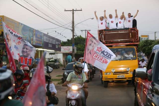 Lula atrai 300 carros a carreata e far&aacute; passagem rel&acirc;mpago pela Capital