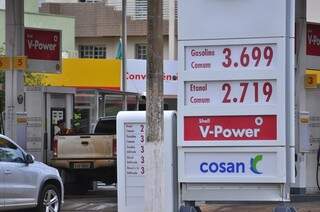 Preço dos combustíveis aumentou nesta quarta em Dourados e gasolina chega a R$ 3,699 e etanol a R$ 2,719 (Foto: Eliel Oliveira)