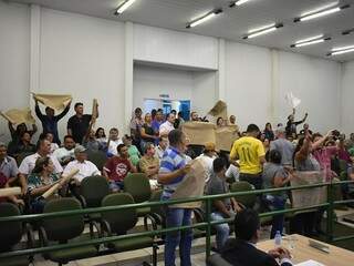 Protesto contra aumento na sessão da noite dessa terça-feira em Ribas do Rio Pardo (Foto:  CMRRP/Divulgação)